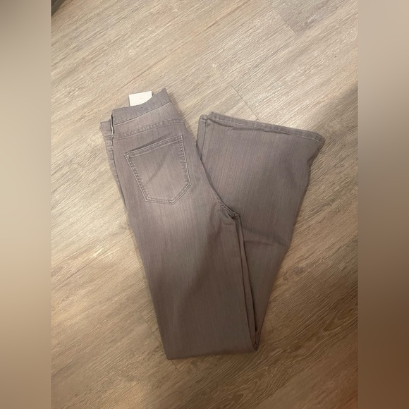 NWT FASHION NOVA GRAY HIGH RISE FLARE JEANS 7 - Picture 9 of 10